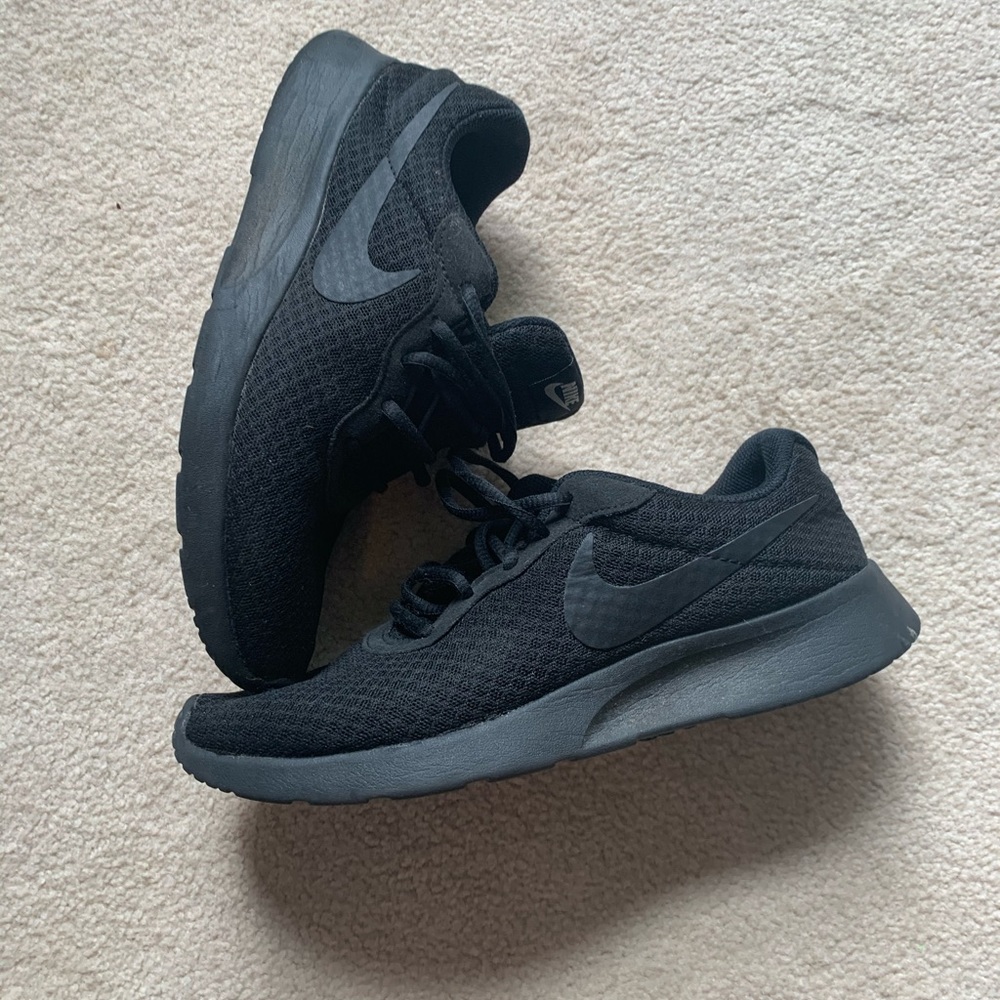 black nike sneakers